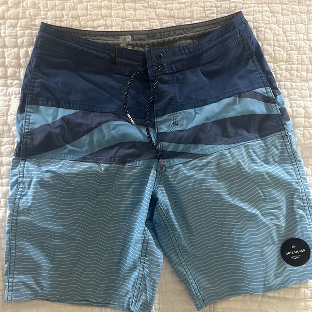 Quicksilver board shorts boys 28/14